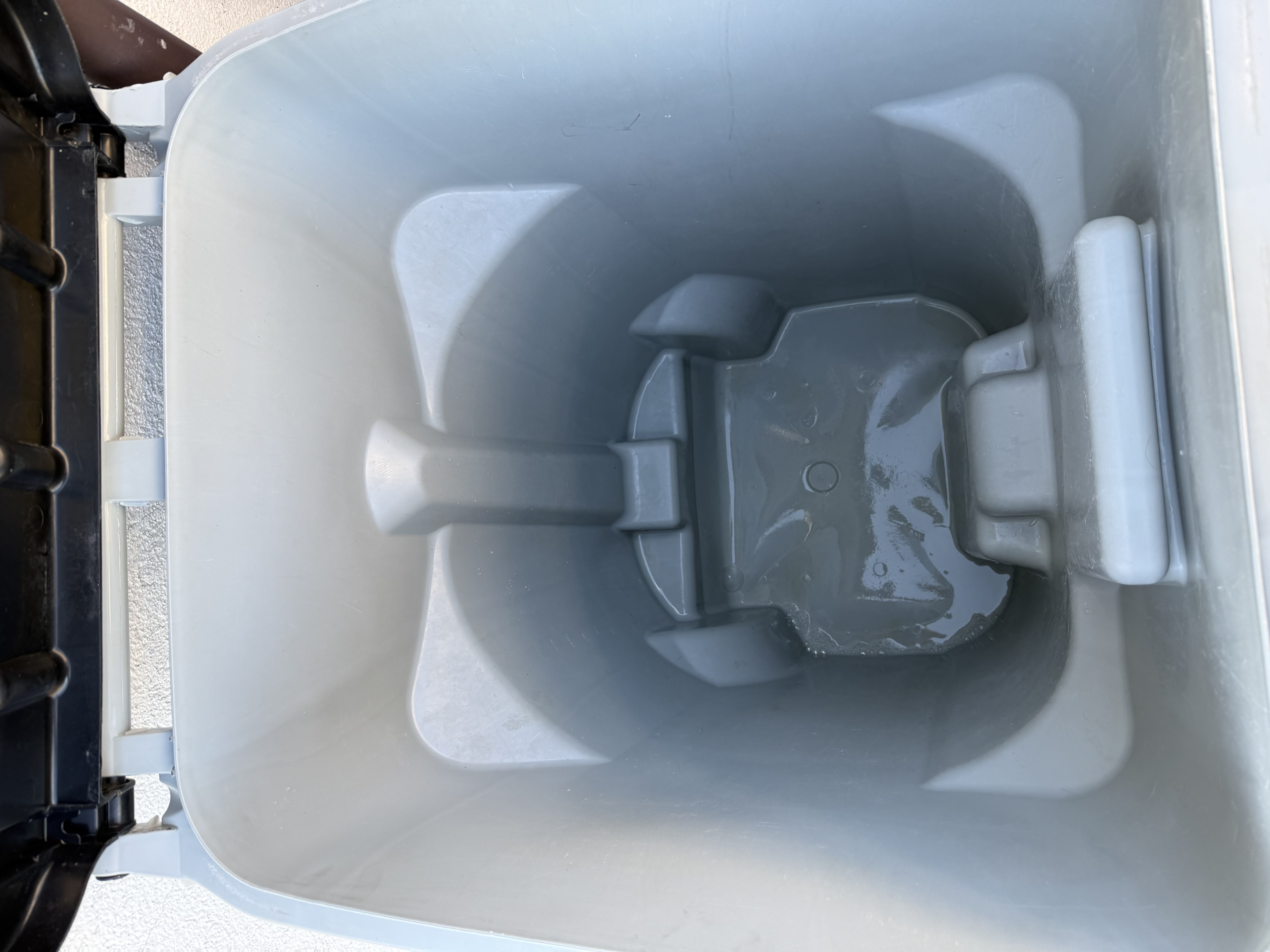 Clean bin after cleaning